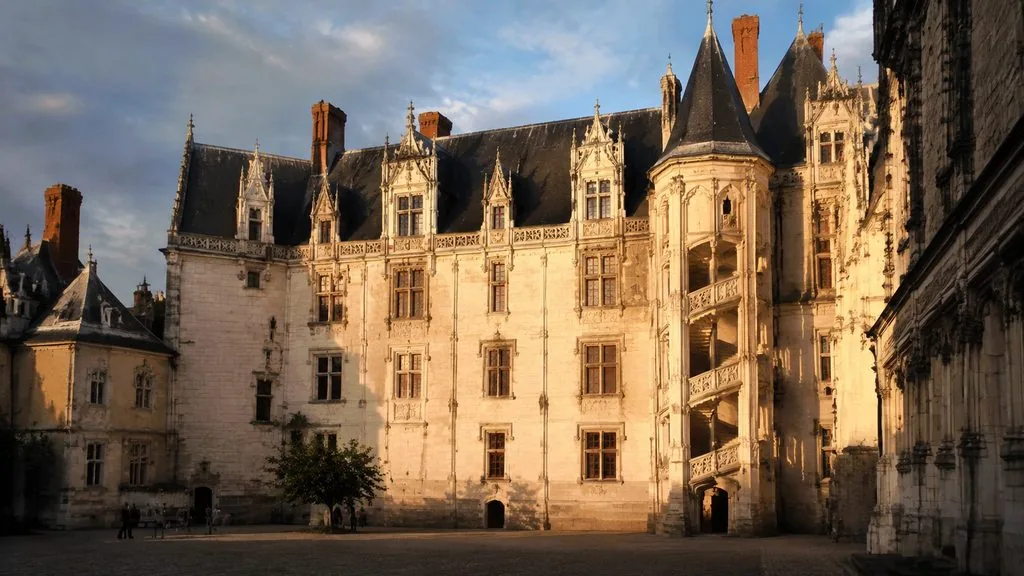 Nantes: Monumental Sightseeing Tour with a Licensed Guide